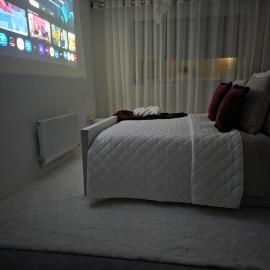 Premium Rooms H Water, hotel u gradu Piterboro