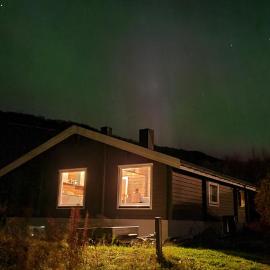 Koselig tømmerhytte med stor plass