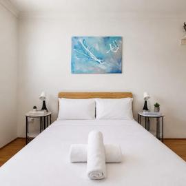 Family 2BR Apt - 2 Double Beds and Sofa - Sleeps 6