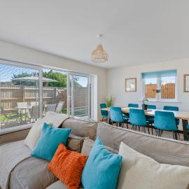 Spacious 4BR Home New Forest-Parking & Pet Friendly