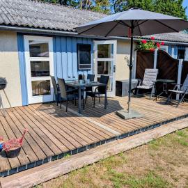 Bright Holiday Home Near Beach And Pool