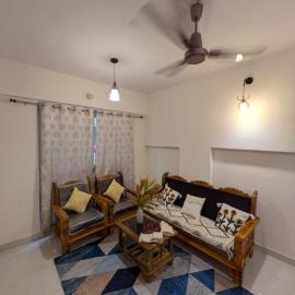 The Cozy Nook - 2 Min from Mumbai Goa Highway、チプルンのホテル