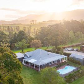 Berry Country Retreat Pool & Mountain Views, hotel u gradu Jaspers Brush