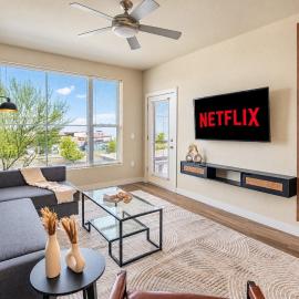 Trendy 2BD Gym Pool Parking WD Sleeps 8