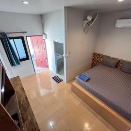 Eidi Place ไอดี เพลส, hotell i Ban Kut Lai