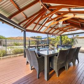 Relaxed Coastal Living with Poolside Bliss - Mullaloo