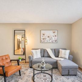 Spacious 2BD - Parking, Gym, Pool - Sleep 8 - 5Min Casino