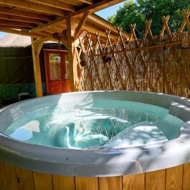 Aloha Glamp - Całoroczny glamping nad rzeką z prywatną balią - Stok narciarski, góry, lasy, sauna