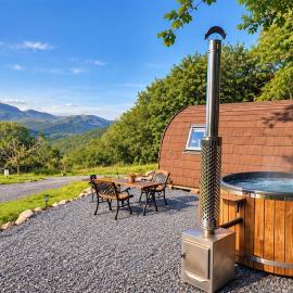 Cozy Romantic Mountain View Cabin with Hot Tub in Snowdonia – hotel w mieście Penmaenpool