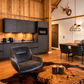 Stylish Loft Apartment with Mountain View near the Lake
