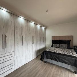 Flames Guesthouse, hotel din Verulam