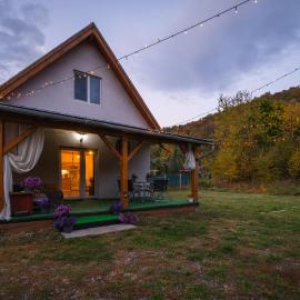 Lutra Cabins, hotelli kohteessa Sub Cetate