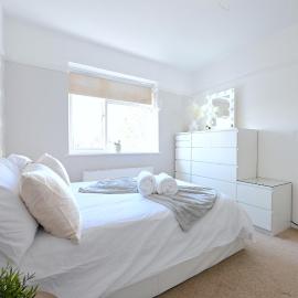 Spacious Home & Garden - Family & Business Stays