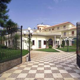 Unico Serrone Palace