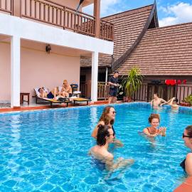Vangvieng Sisavang Mountain View Hotel، فندق في فانغ فينغ
