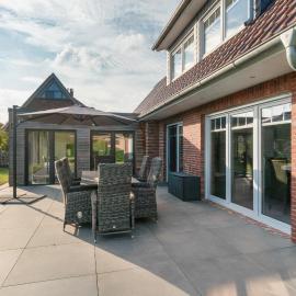Ferienhaus Neeborg, hotell i Zetel