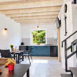 Amber Village Domki Apartamentowe by TriApart، فندق في شتوتوفو