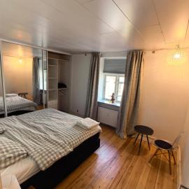 Glostrup apartment - Shared bathroom with 1 Room for Adults 35-60 LGBT EU,US,UK only young people are not allowed here, hotel sa Glostrup