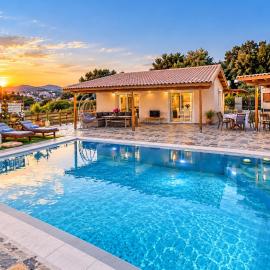 RELAXING POOL HOUSE IN LAGONISI 1