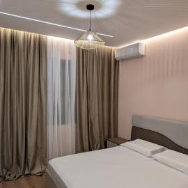 Ami Apartment - 40m from Golem Beach, hotelli kohteessa Golem