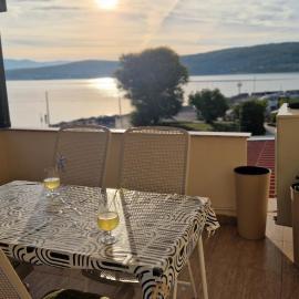 Apartman na otoku Krku blizu plaže, hotel a Čižići