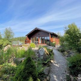 Beautiful 2BR Beach Lodge Set In Stunning Gardens - Pass the Keys