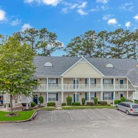 Coastal Catch Ground-Floor near Beach, Pool & Golf