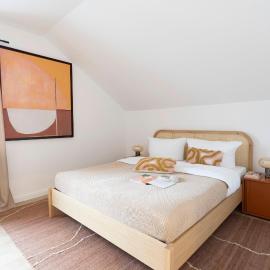Modernes Apartment mit Küche & Smart-TV im Dachgeschoss