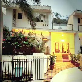 Coastique Villa 10 Min Drive to Rushikonda Beach, מלון בRushikonda