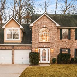 3BR Decatur Home - Sleeps 10 - Private Patio-Deck, hotel v mestu Fairington
