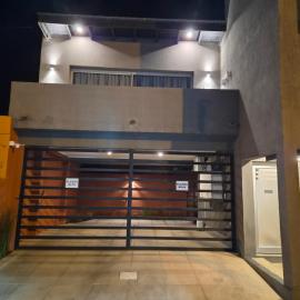Modern apartment in Azul, comfort and style with patio، فندق في أزول