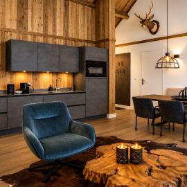 Stylish Loft Apartment with Mountain View near the Lake, готель у місті Афріц