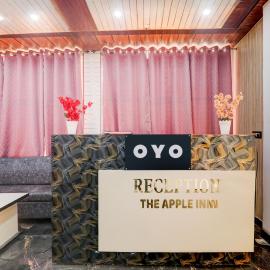 HOTEL O APPLE INN BEHIND STATE BANK OF INDIA, хотел в Alambagh