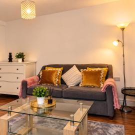 Blossom Relocations - Modern 2 Bed Apartment, Hinckley