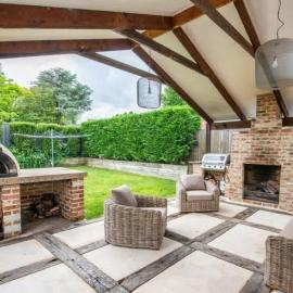 Benview Cottage - CBD, Sleeps 8, Pizza Oven
