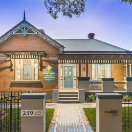 Blue Door Apartment 2 - CBD, Heritage, Ideal for Work