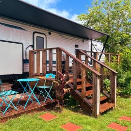 Cozy beach camper with AC, water cistern and solar panels at Atelier Anamú