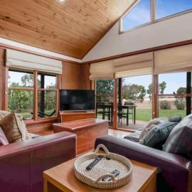 Bomen에 위치한 호텔 Little Bunda Cottage - Charming Mudbrick Stay