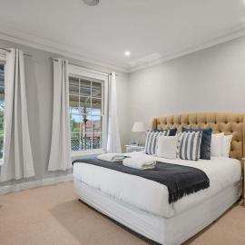 Royal Apartment 2 - CBD Location, Heritage Listed