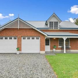 Peel St - Walk to CBD, Large Family Home