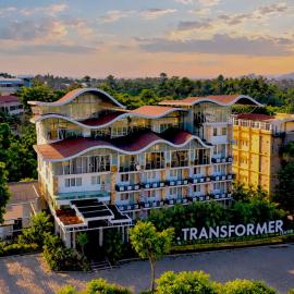Transformer Center Hotel, hotel em Batu