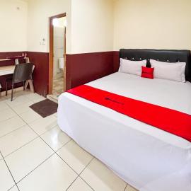 RedDoorz Syariah near Kebon Rojo Park Blitar, hotel in Karangtengah
