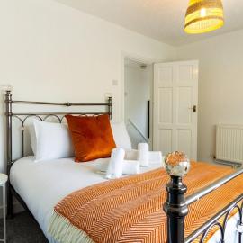 Stylish Comfort: 2BR Home in the Heart of Wigan