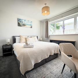 Cosy Southport Bungalow 2 Bedroom with Parking