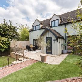 Cotswold holiday let with hot tub - The Old Garage