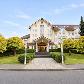 Seminaris Sunday Hotel Bad Boll, хотел в Бад Бол