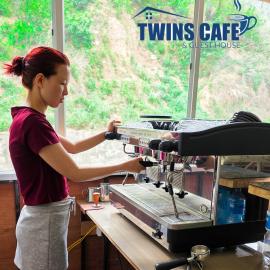 Twins Cafe and Guest House, מלון בRāmechhāp