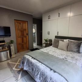 J & M Elegant Escape 2