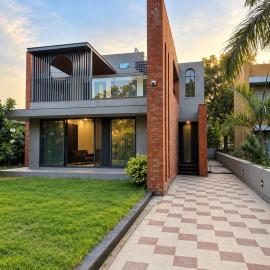 Modern 3BR Villa with Private Garden, hotel in Ahmedabad