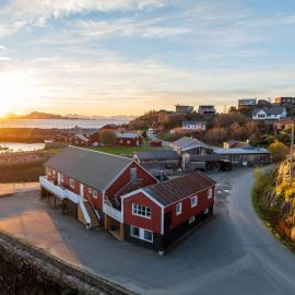 Astra Whale - Waterfront Boutique Hostel in Lofoten